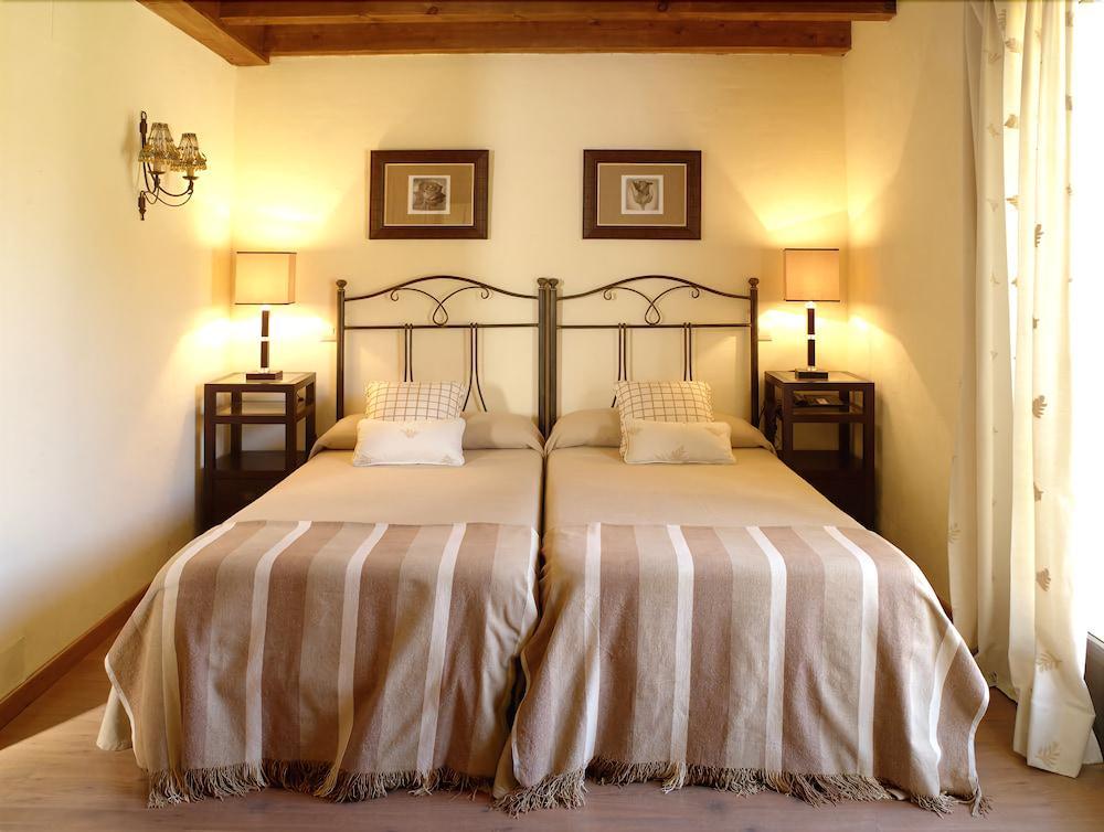 Hotel Ribera Del Corneja Navacepedilla de Corneja ภายนอก รูปภาพ