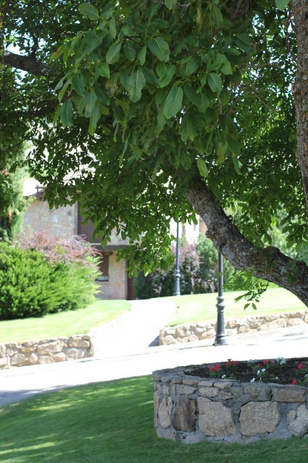 Hotel Ribera Del Corneja Navacepedilla de Corneja ภายนอก รูปภาพ