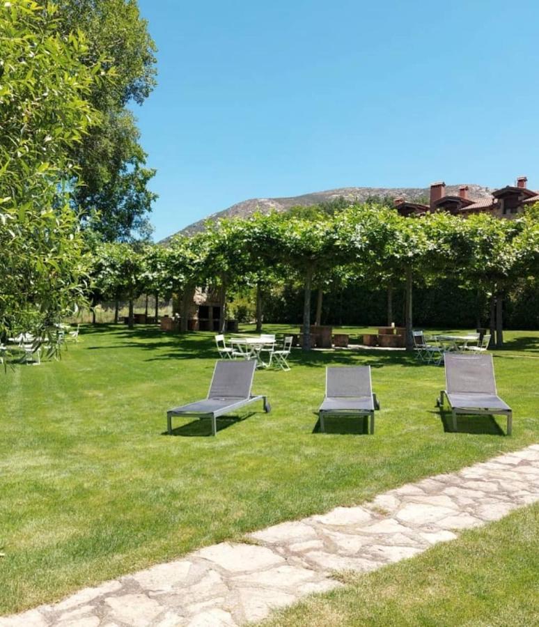 Hotel Ribera Del Corneja Navacepedilla de Corneja ภายนอก รูปภาพ