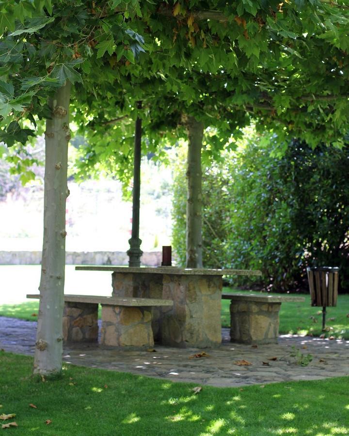 Hotel Ribera Del Corneja Navacepedilla de Corneja ภายนอก รูปภาพ