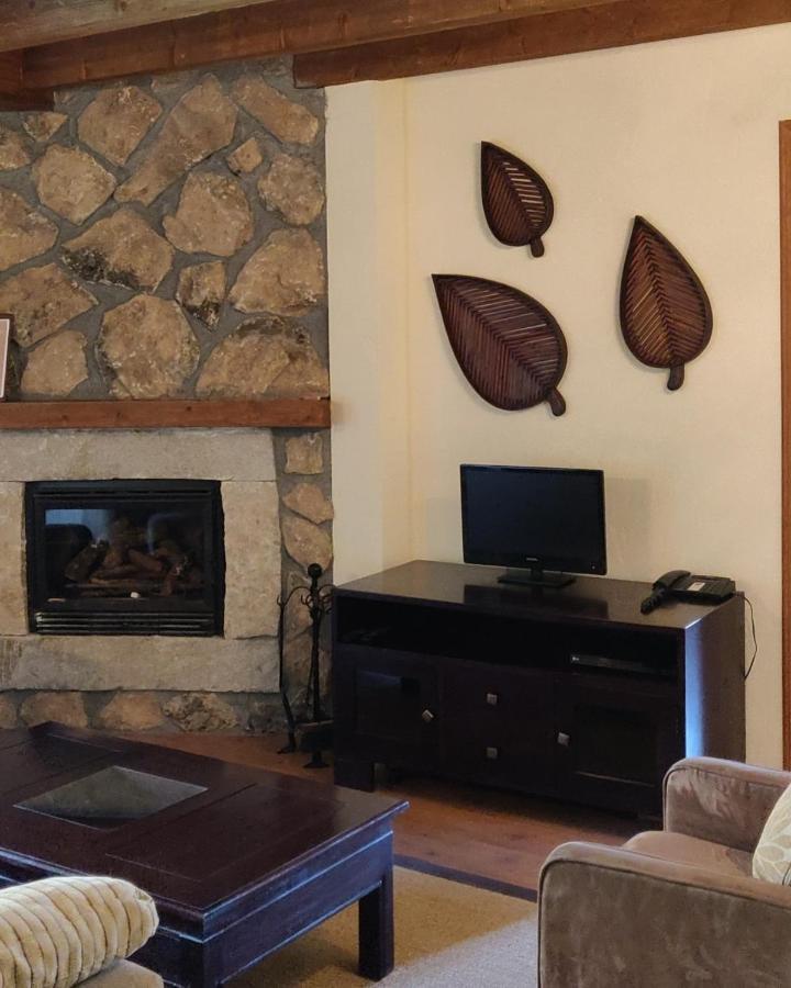 Hotel Ribera Del Corneja Navacepedilla de Corneja ภายนอก รูปภาพ
