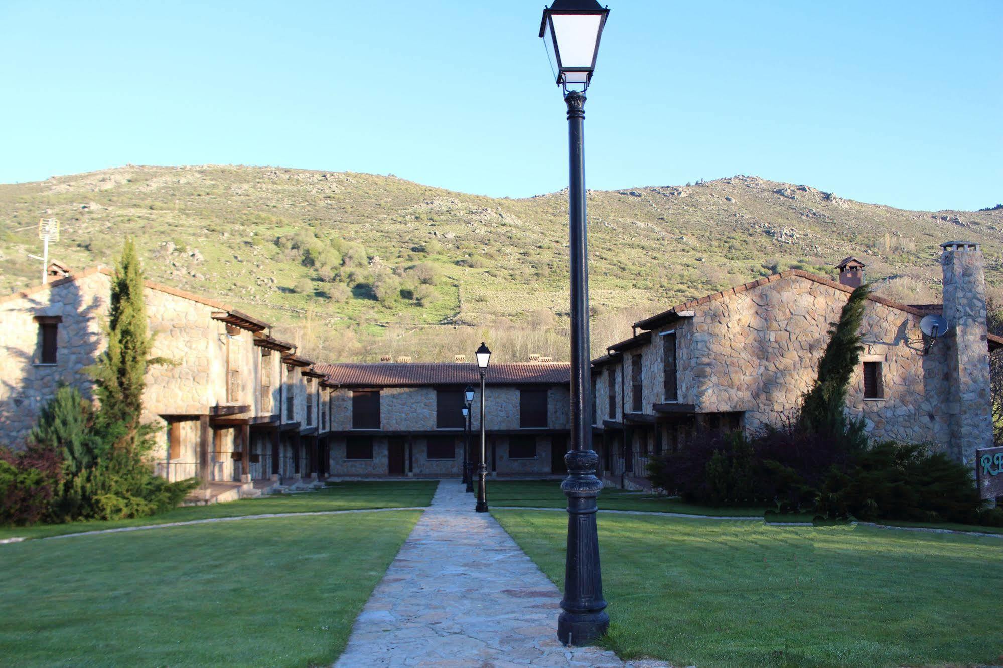 Hotel Ribera Del Corneja Navacepedilla de Corneja ภายนอก รูปภาพ