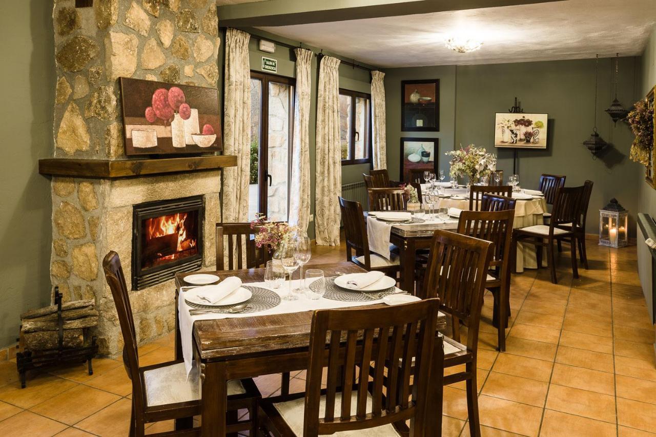 Hotel Ribera Del Corneja Navacepedilla de Corneja ภายนอก รูปภาพ